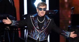 Elton John dio positivo de coronavirus