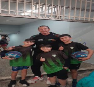 Niños de Laguna Paiva en un Campus Deportivo con la participación de Walter Herrmann