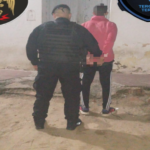 Exhibía un arma por videollamada mientras cuidaba a una menor: fue detenido en Santa Fe