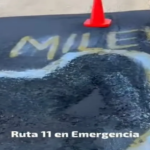 Bautizaron con nombres de políticos los pozos de Ruta 11 y lo bautizaron como «Paseo de la fama»