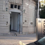 Condenaron a un abogado y a un policía en Santa Fe por extorsionar a un preso a cambio de su liberación