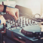Por incumplir con la cuota alimentaria prohibieron a un DJ tocar en un bar de Paraná