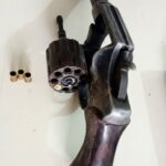 Dos menores encuentran una pistola calibre 22 con vainas servidas dentro de un Club de Recreo