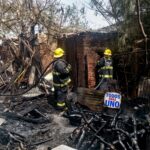 Bomberos debieron acudir a un incendio generalizado de basura gruesa en una casa de Laguna Paiva