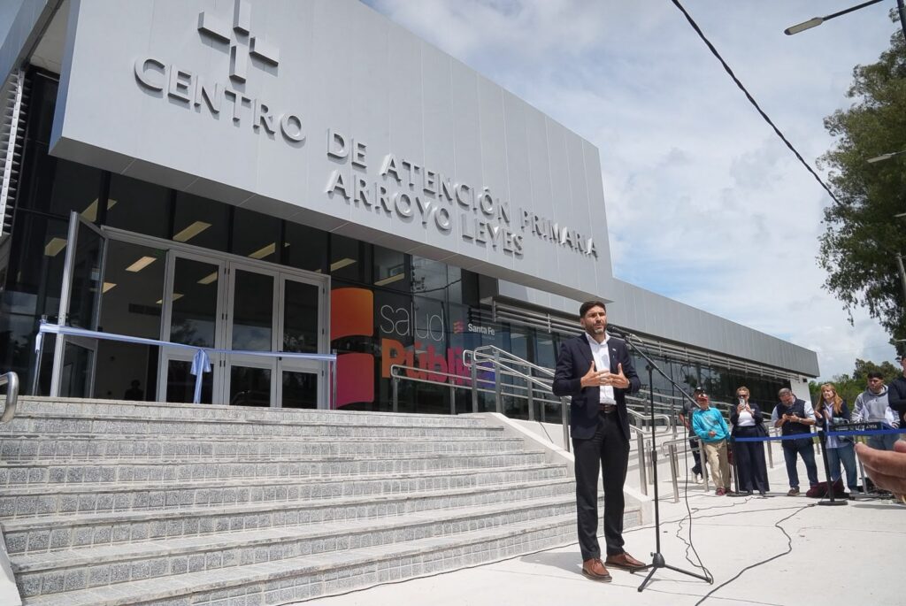 El gobernador Maxmiliano Pullaro inauguro un nuevo edificio del Centro de Salud N° 13 en Arroyo Leyes