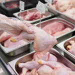 El pollo desplazó por primera vez a la carne vacuna de la mesa de los argentinos